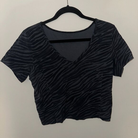 lululemon Nulu Cropped Slim Yoga Short Sleeve - Picture 9 of 11